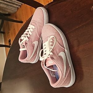 Nike sneakers size 7.5 worn once.